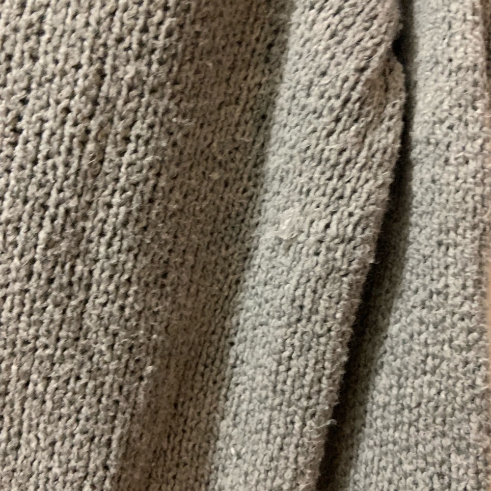Hollister Grey Knit V Neck Sweater Size M - Picture 4 of 8